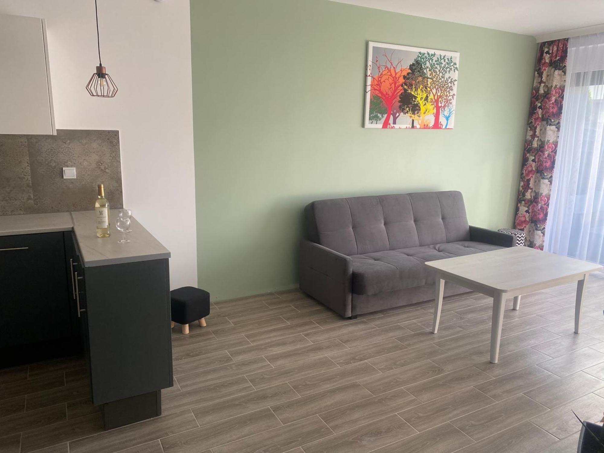 1 Tyskie Apartamenty Z Ogrodkiem Tychy Exterior foto