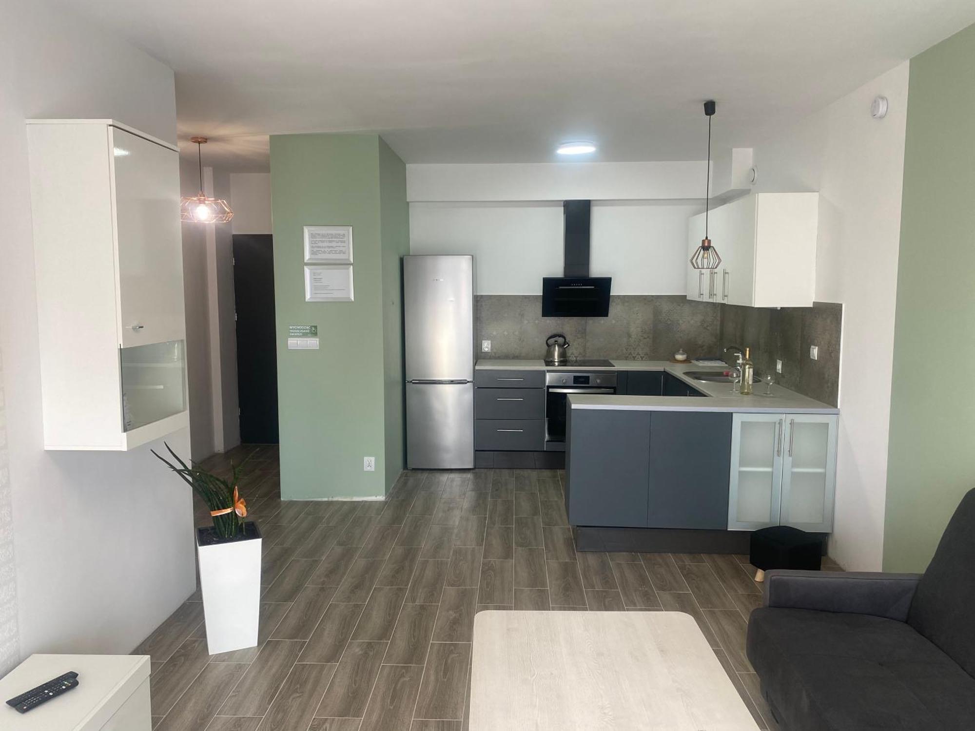 1 Tyskie Apartamenty Z Ogrodkiem Tychy Exterior foto