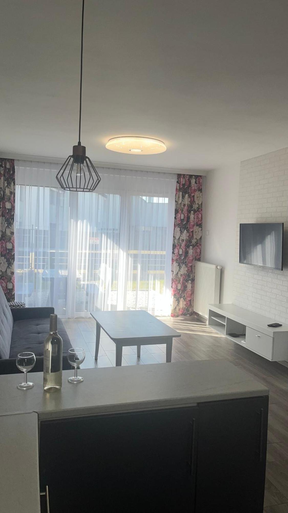 1 Tyskie Apartamenty Z Ogrodkiem Tychy Exterior foto