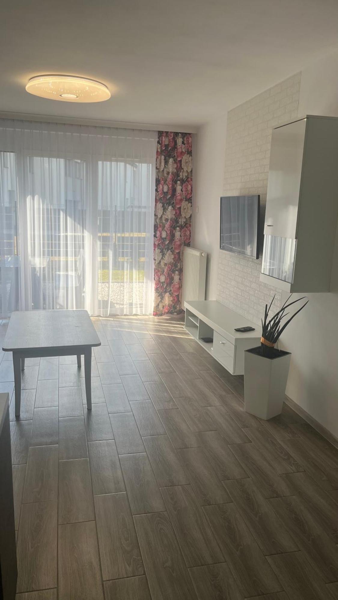 1 Tyskie Apartamenty Z Ogrodkiem Tychy Exterior foto